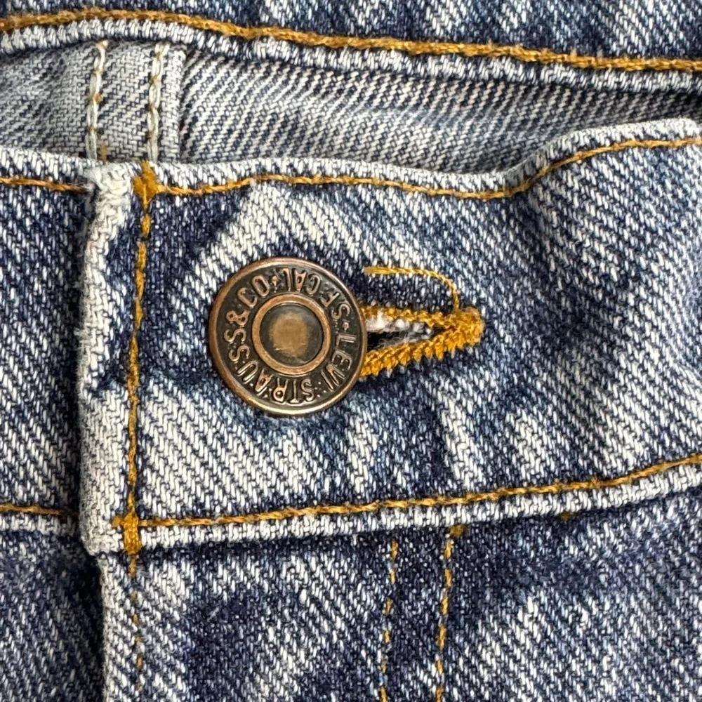 Vintage 90’s 1992 Levi's 560 Made in USA  Light Blue Relaxed Fit Men's Jeans